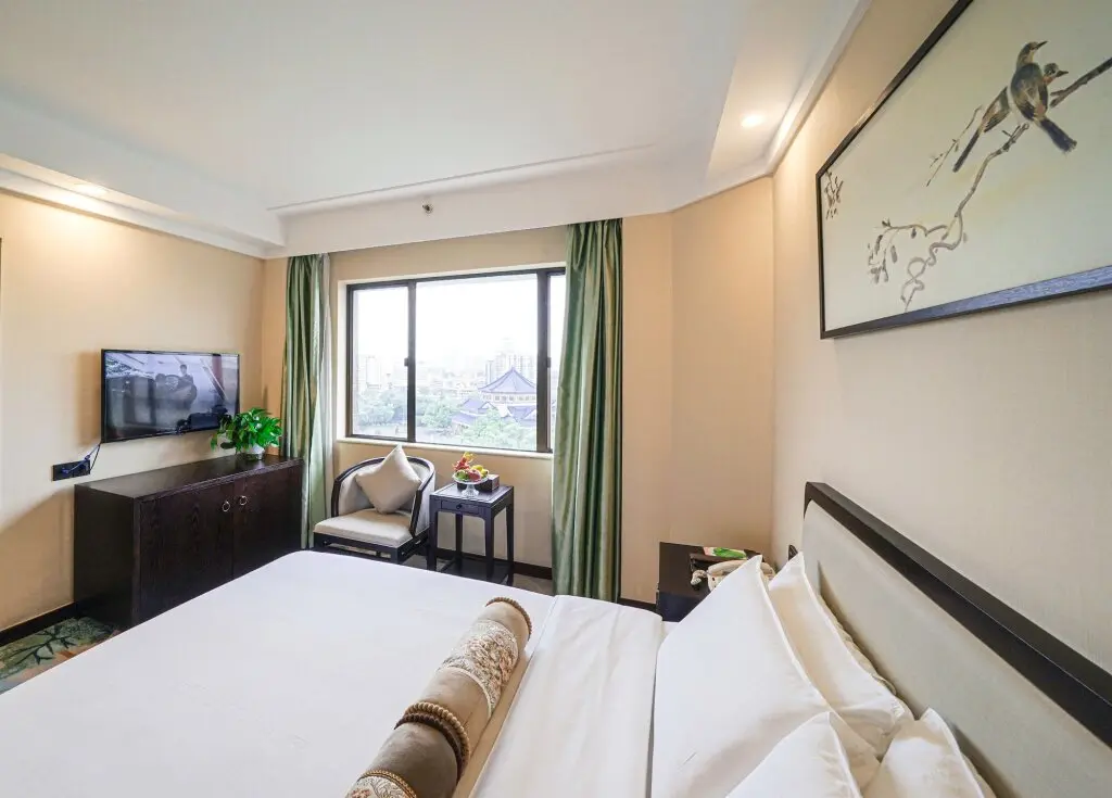 Гуанчжоу: Guangdong Hotel