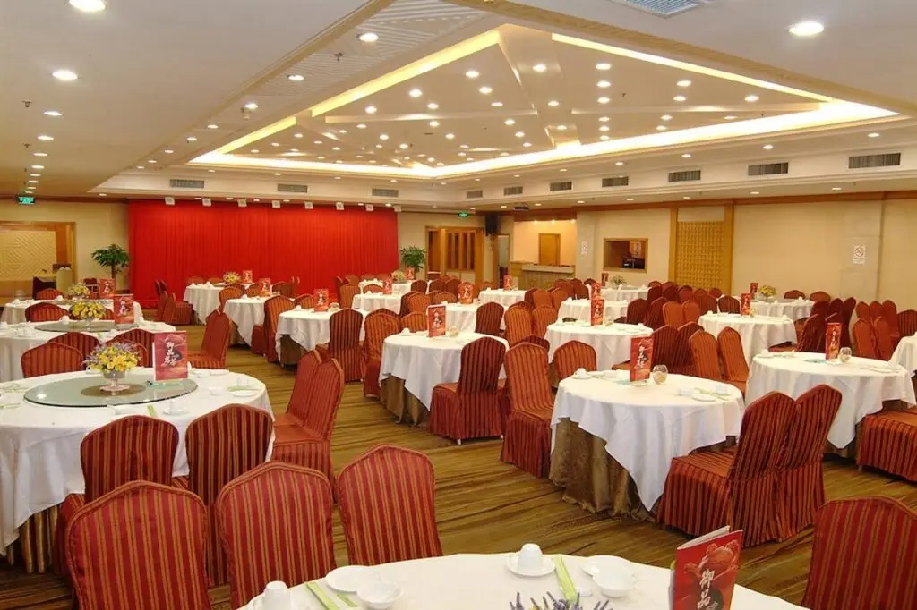 Гуанчжоу: Guangdong Hotel