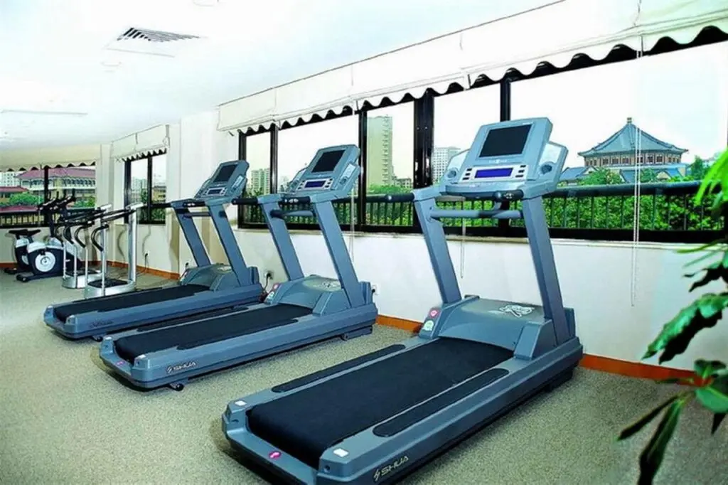 Гуанчжоу: Guangdong Hotel