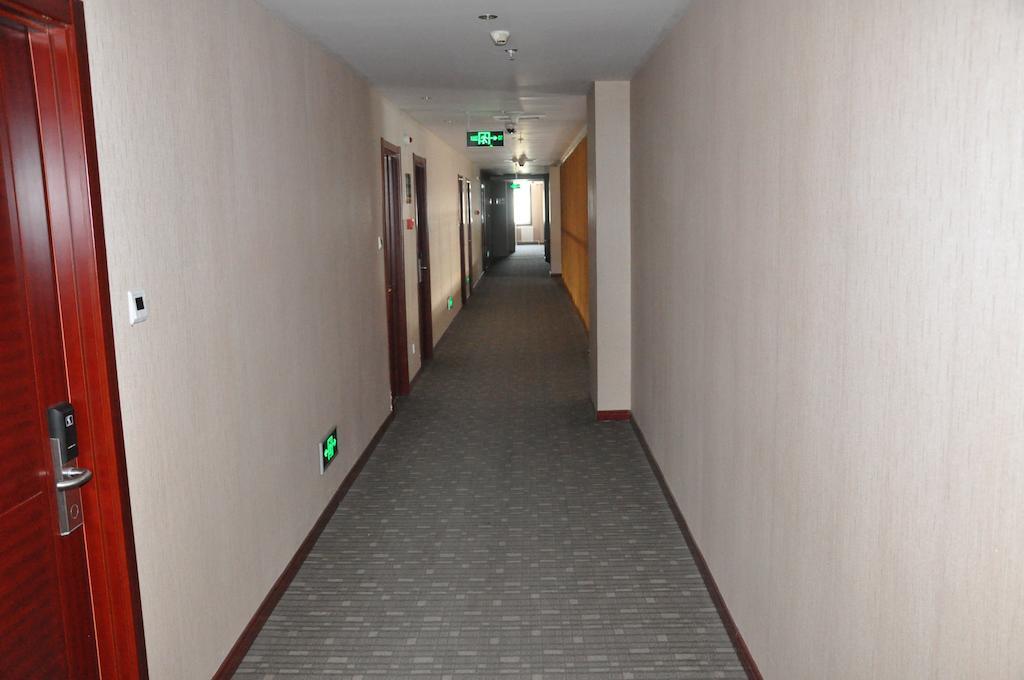 Пекин: Super 8 Hotel Beijing Capital International Airport Houshayu Subway Station