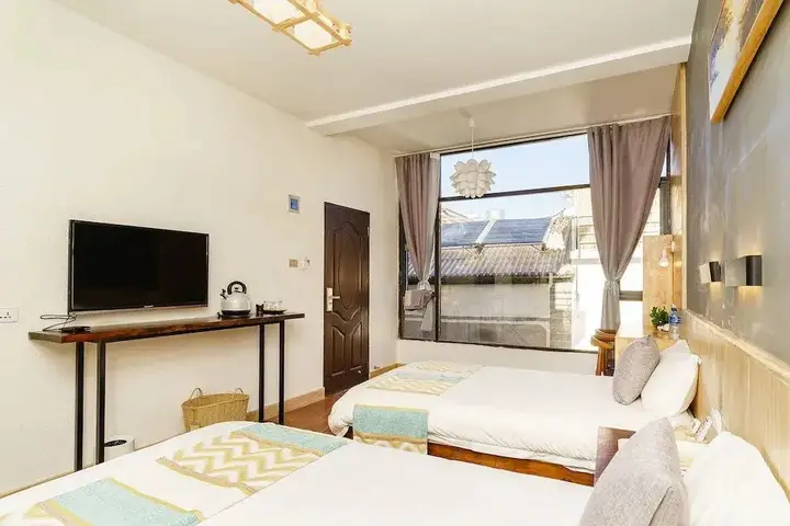 Дали: The Mo Mo Inn