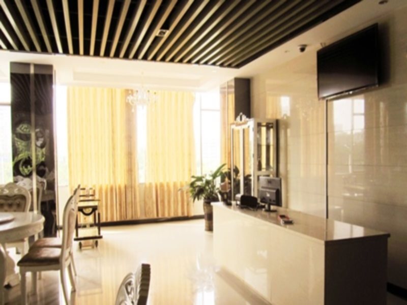 Guilin Golden Family Apartment Hotel — фото 1