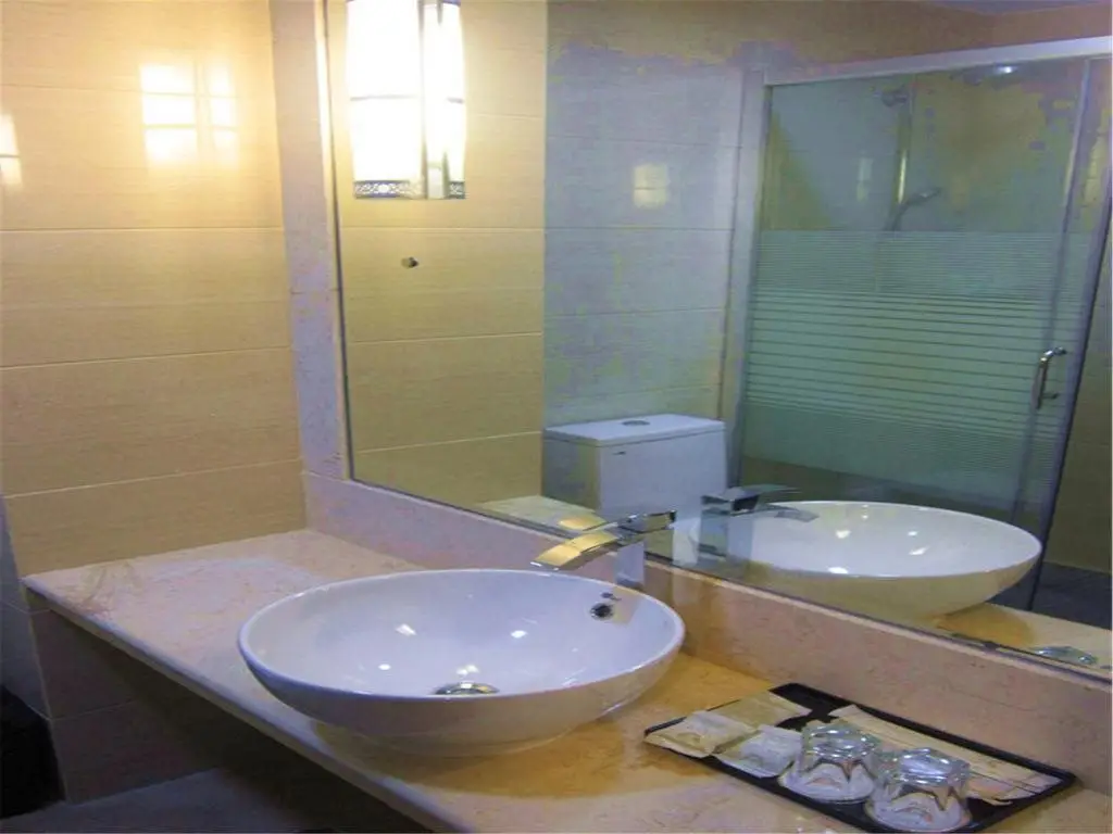 Гуанчжоу: Golden Hotel