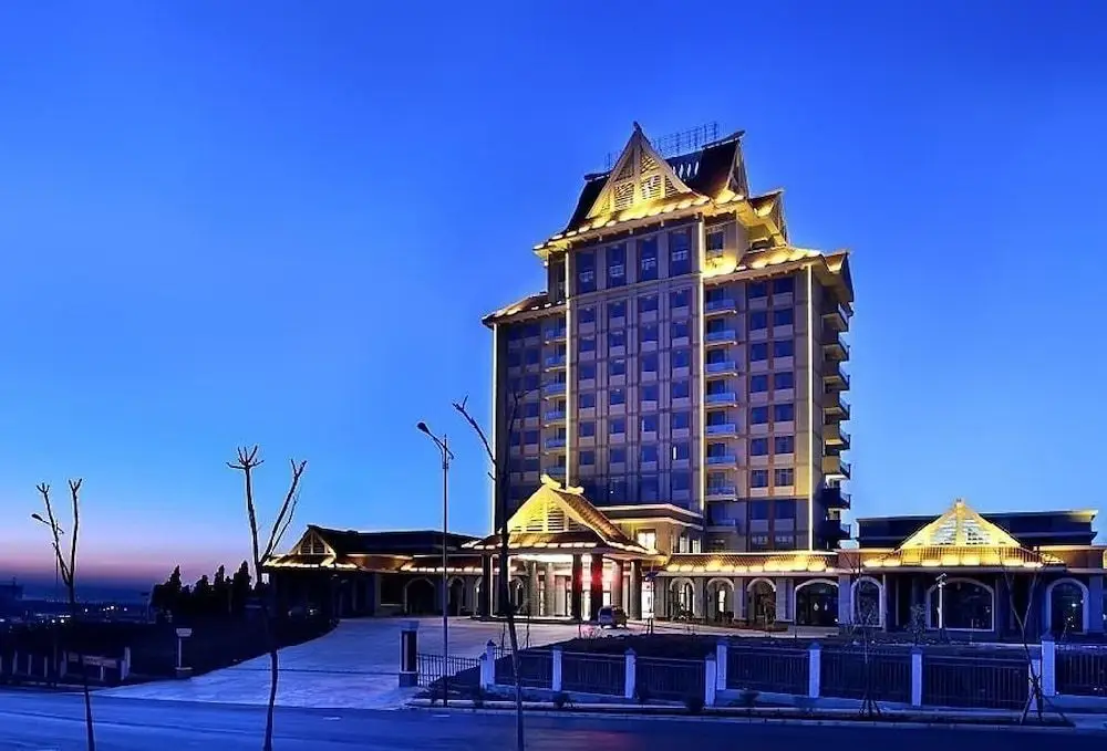 Kunming Maple Palace Hotel — фото 1