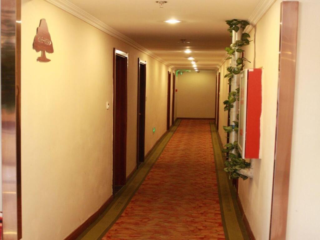 Циндао: GreenTree Inn Shandong Qingdao Railway Station Square Express Hotel