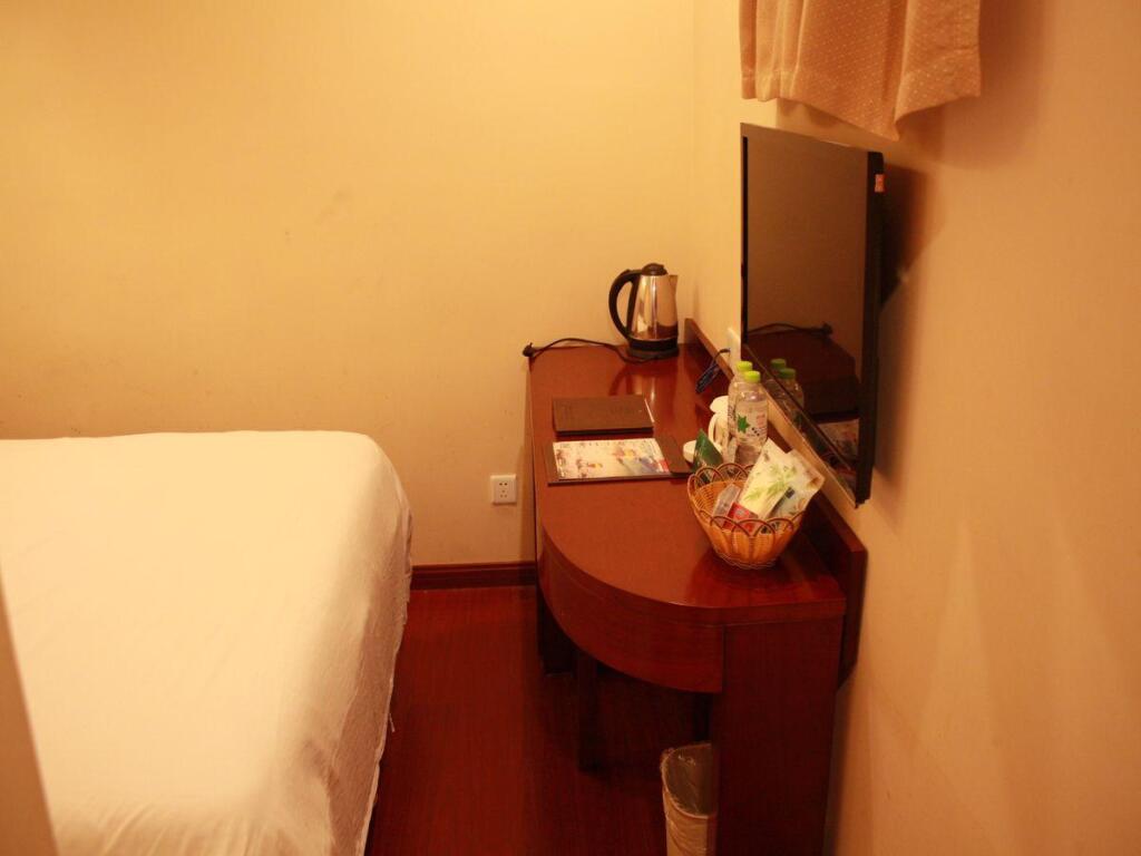 Циндао: GreenTree Inn Shandong Qingdao Railway Station Square Express Hotel