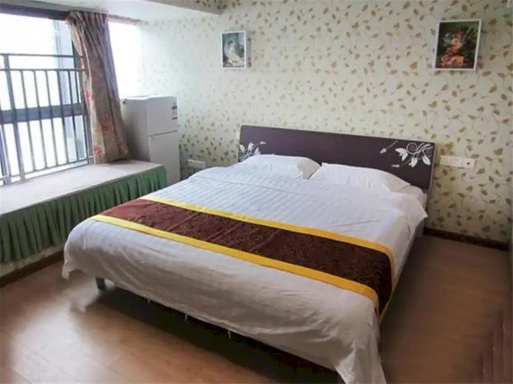 Чунцин: Chongqing Langqingju Apartment