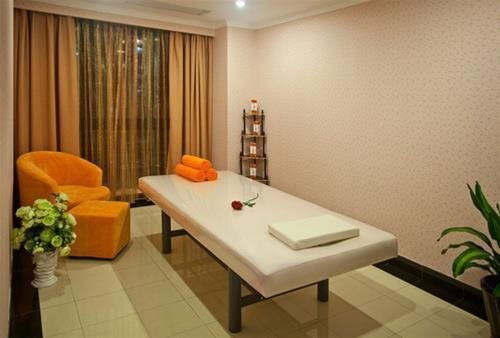 Шанхай: Shanghai Pattaya Holiday Inn