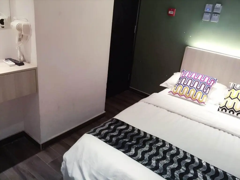 Гонконг: Move Inn