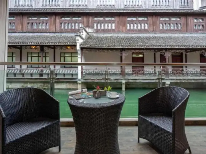 Цзясинь: Eden Club House