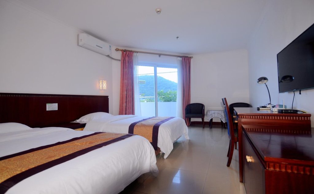Шэньчжэнь: Shenzhen Xichong Yuerongwan Workers Resort