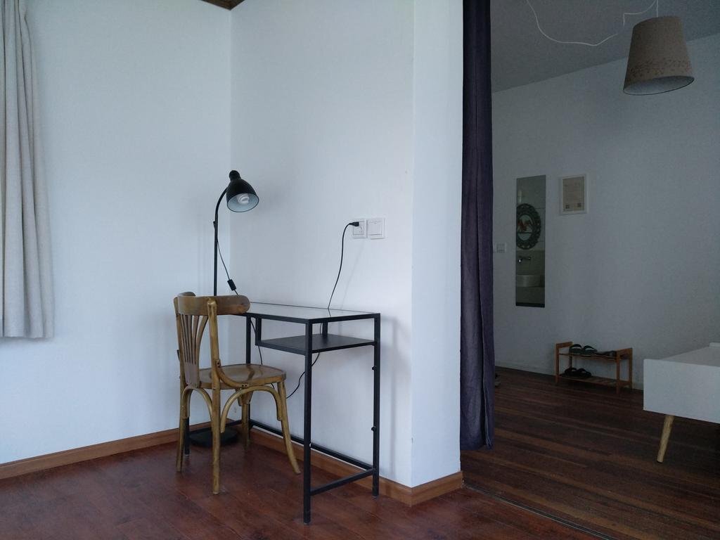 Дали: Dodo's Guest House