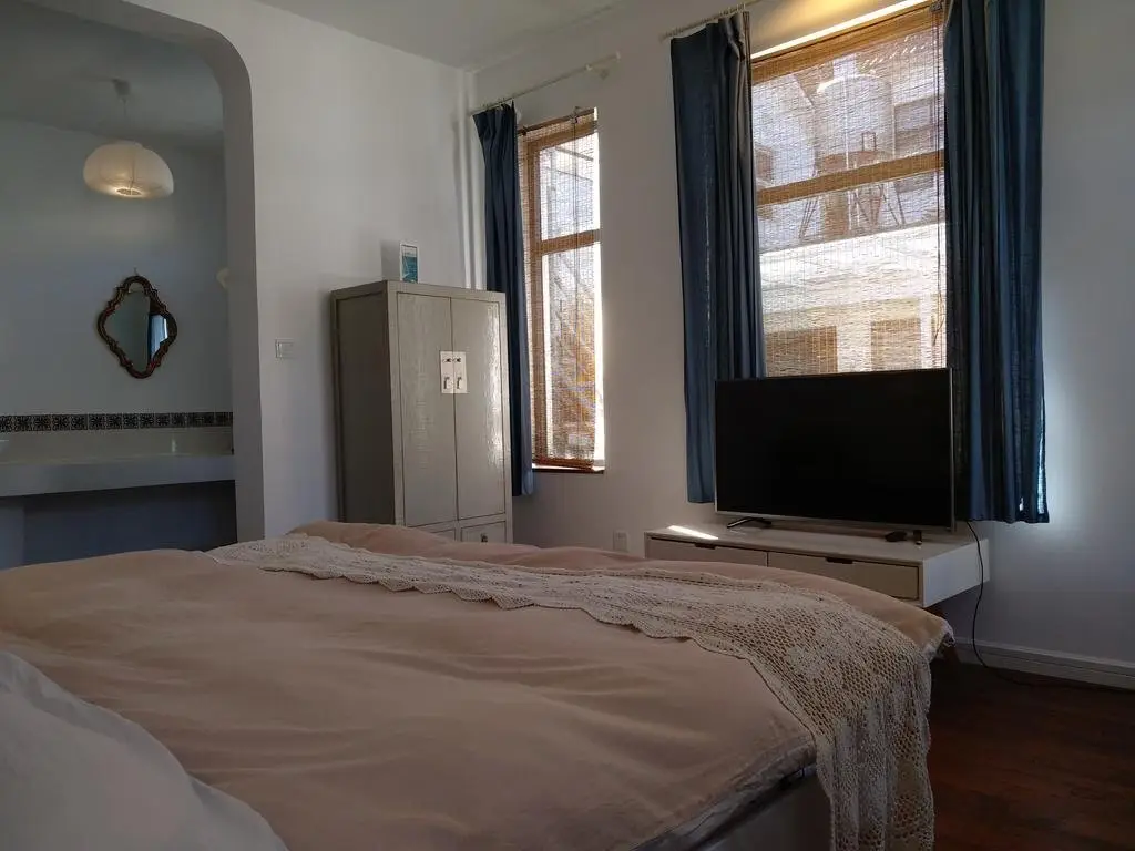 Дали: Dodo's Guest House