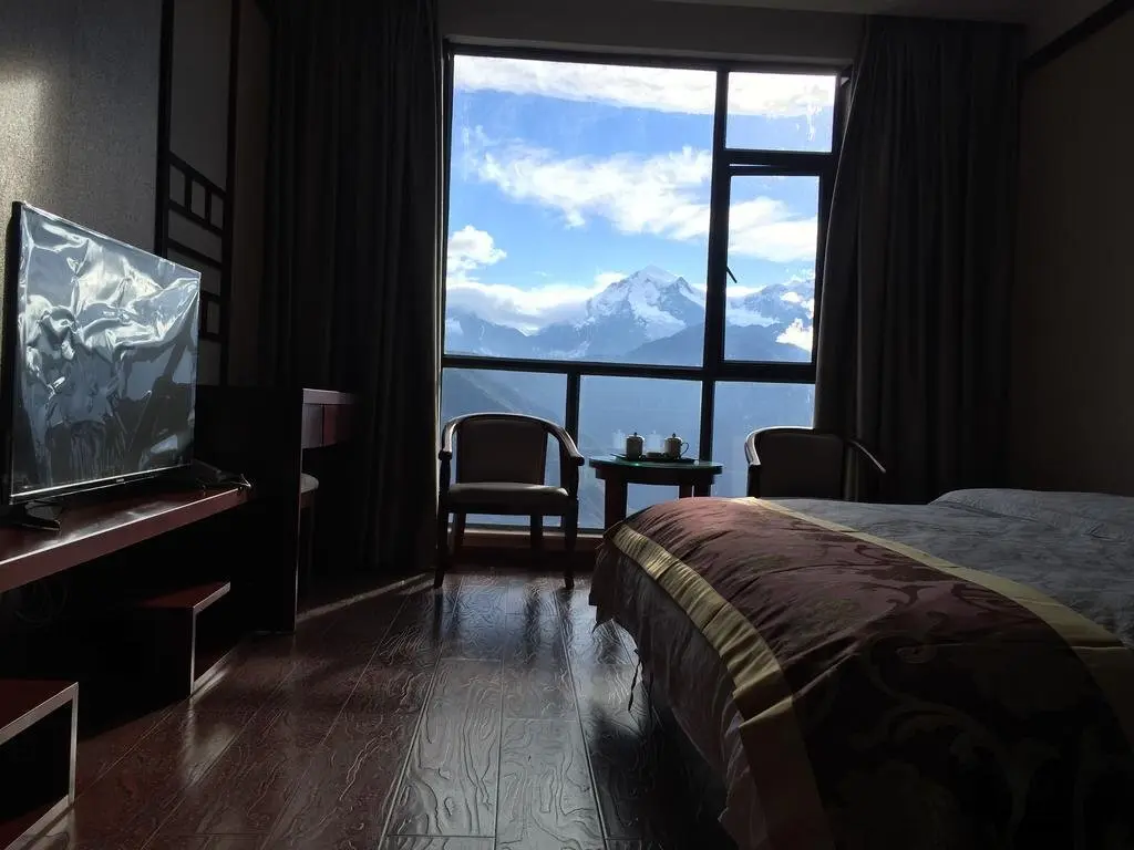 Дечен: Mingzhu Hotel