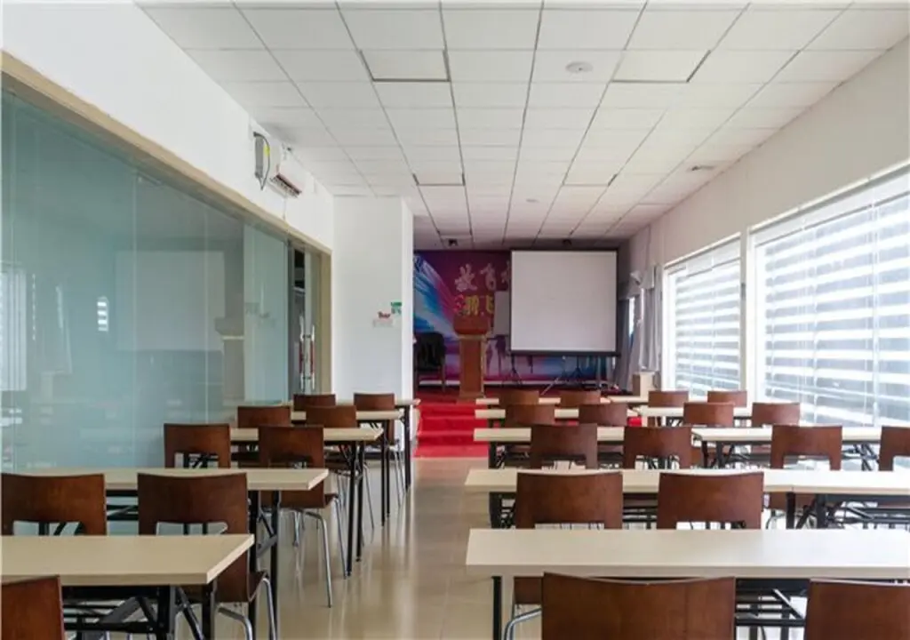 Гуанчжоу: Hanting Guangzhou Baiyun Station Huangshi West Rd