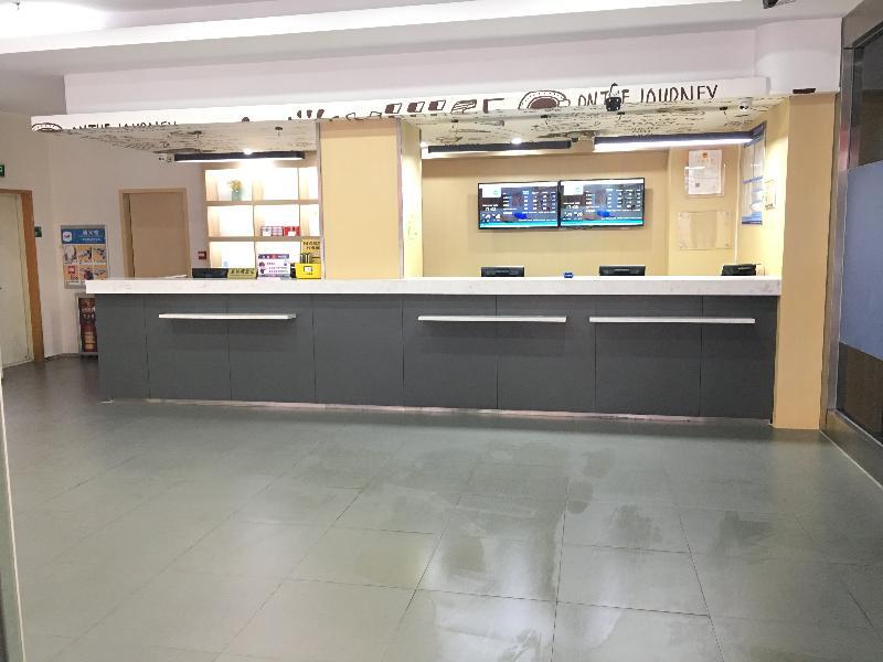 Гуанчжоу: Hanting Guangzhou Baiyun Station Huangshi West Rd