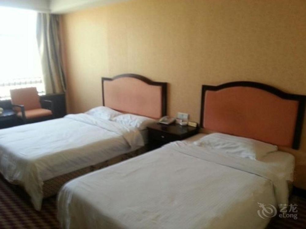 Нанкин: Nanjing Golden Great Wall Hotel