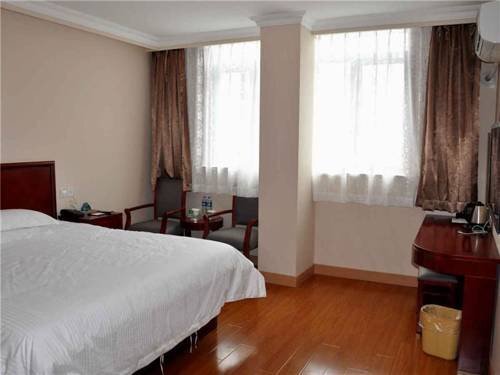 Шанхай: Greentree Inn Shanghai Xuhui Caobao Road Metro Station Ten Thousand People Stadium Express Hotel