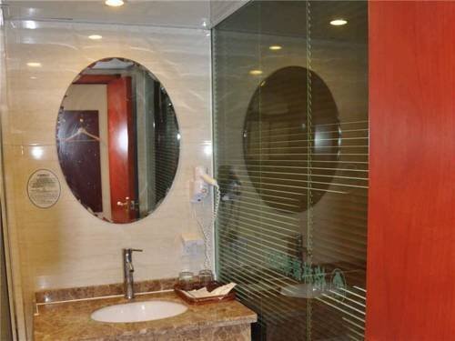 Шанхай: Greentree Inn Shanghai Xuhui Caobao Road Metro Station Ten Thousand People Stadium Express Hotel