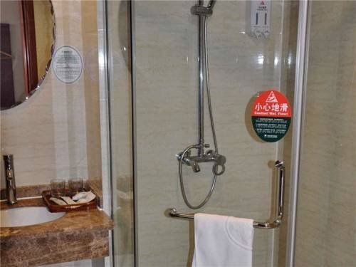 Шанхай: Greentree Inn Shanghai Xuhui Caobao Road Metro Station Ten Thousand People Stadium Express Hotel