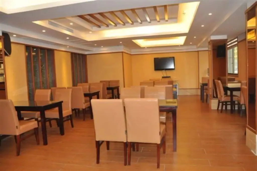 Иу: Yiwu Ruifeng Hotel