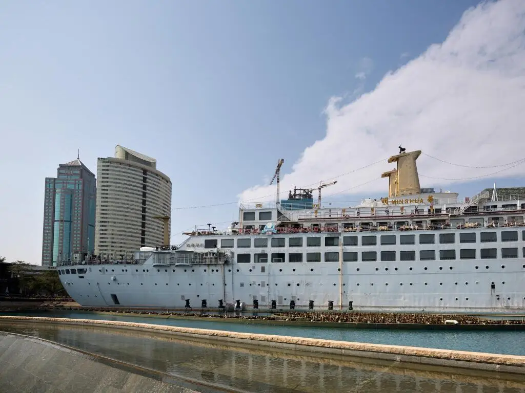 Шэньчжэнь: Cruise INN
