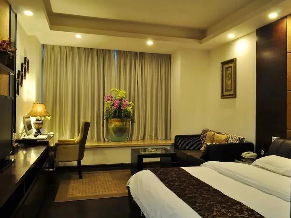 Чэнду: Chengdu West Care Hotel