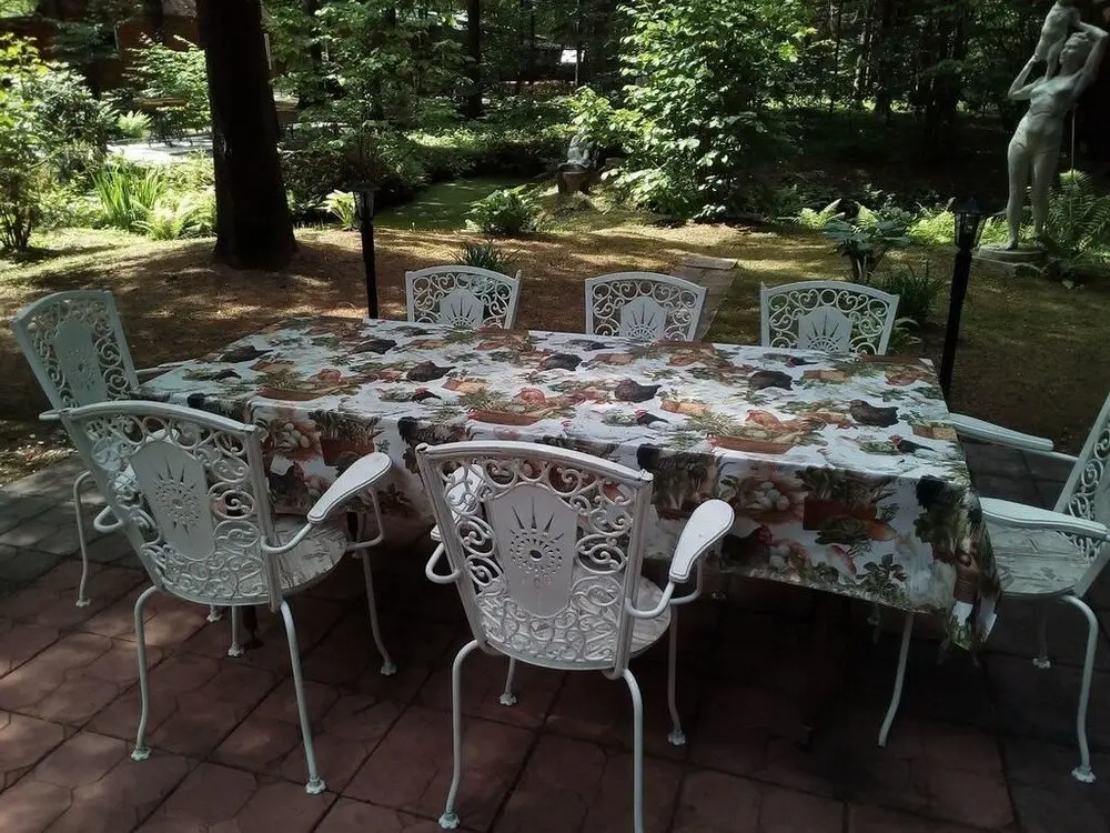 Жучки: Elena Guest House