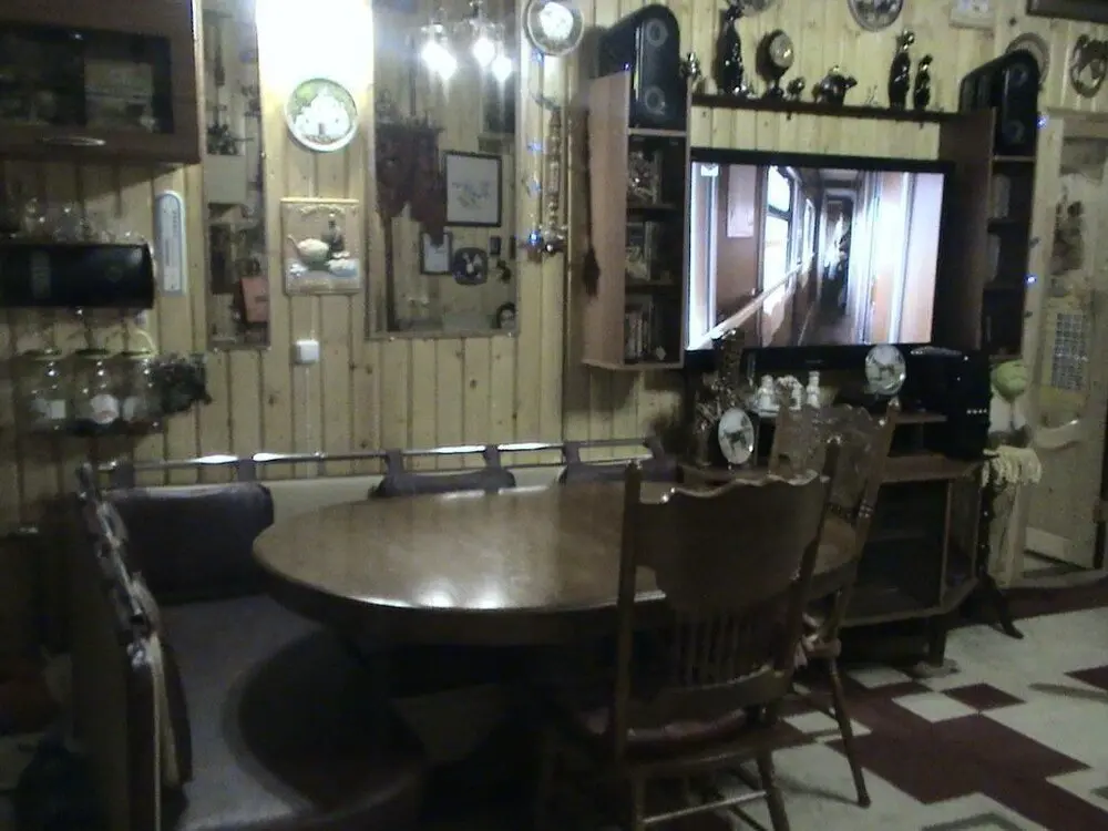 Жучки: Elena Guest House