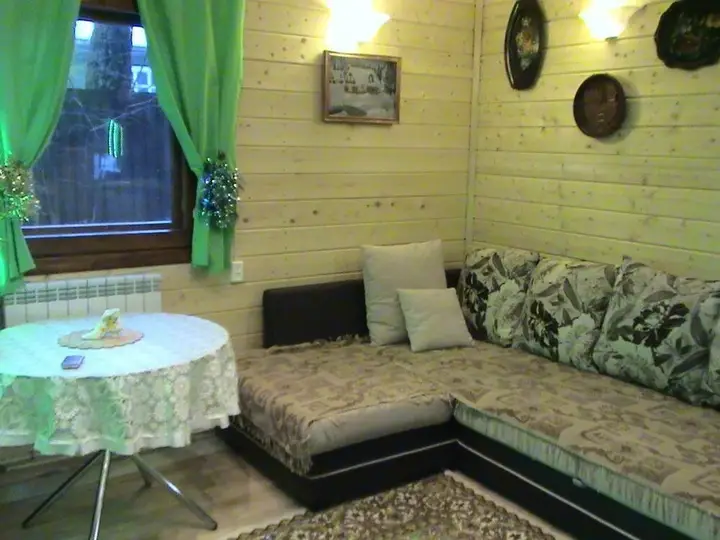 Жучки: Elena Guest House