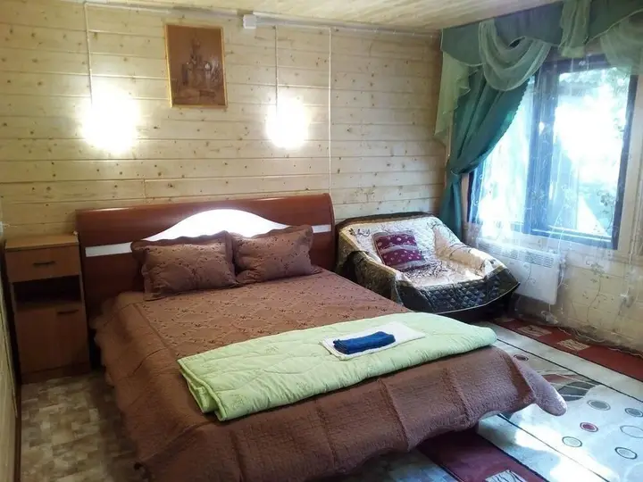 Жучки: Elena Guest House