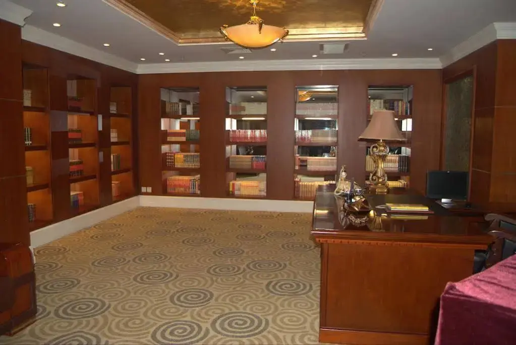 Корла: Kangcheng Jian Guo International Hotel