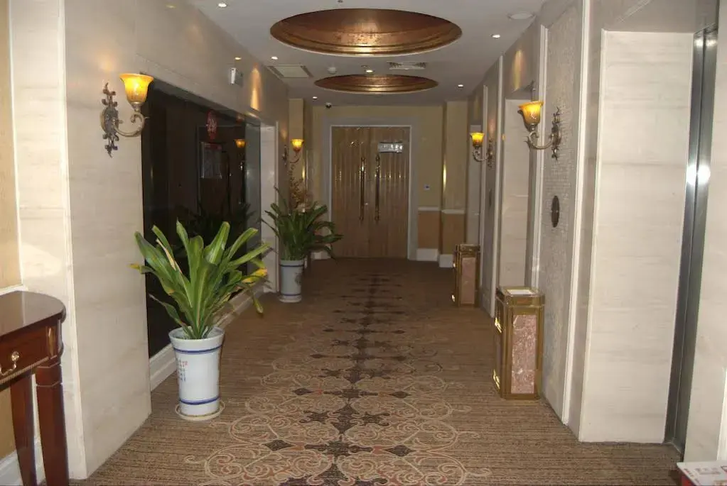 Корла: Kangcheng Jian Guo International Hotel