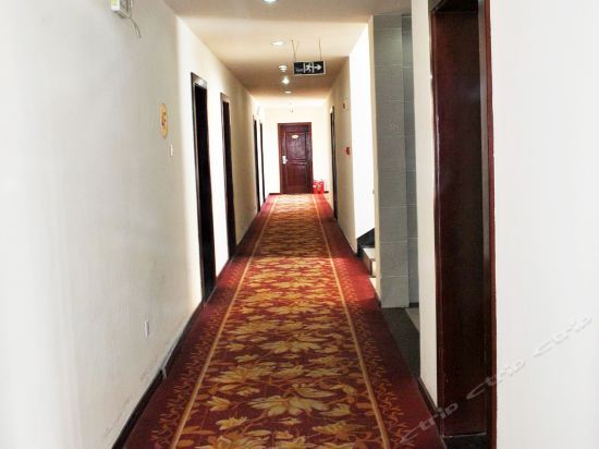 Гуйлинь: Dong'an Business Hotel (Guilin University of Technology Pingfeng Campus Branch)