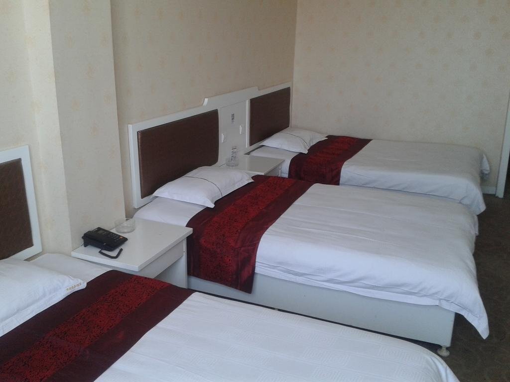 Yining Huarui Business Hotel — фото 1