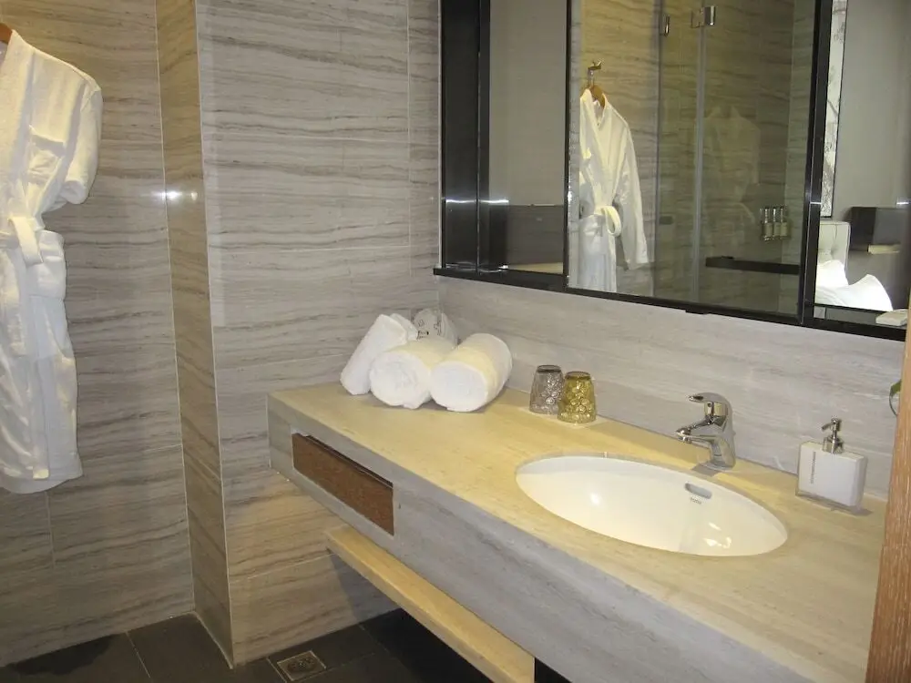 Дунгуань: Silver World Hotels Resorts