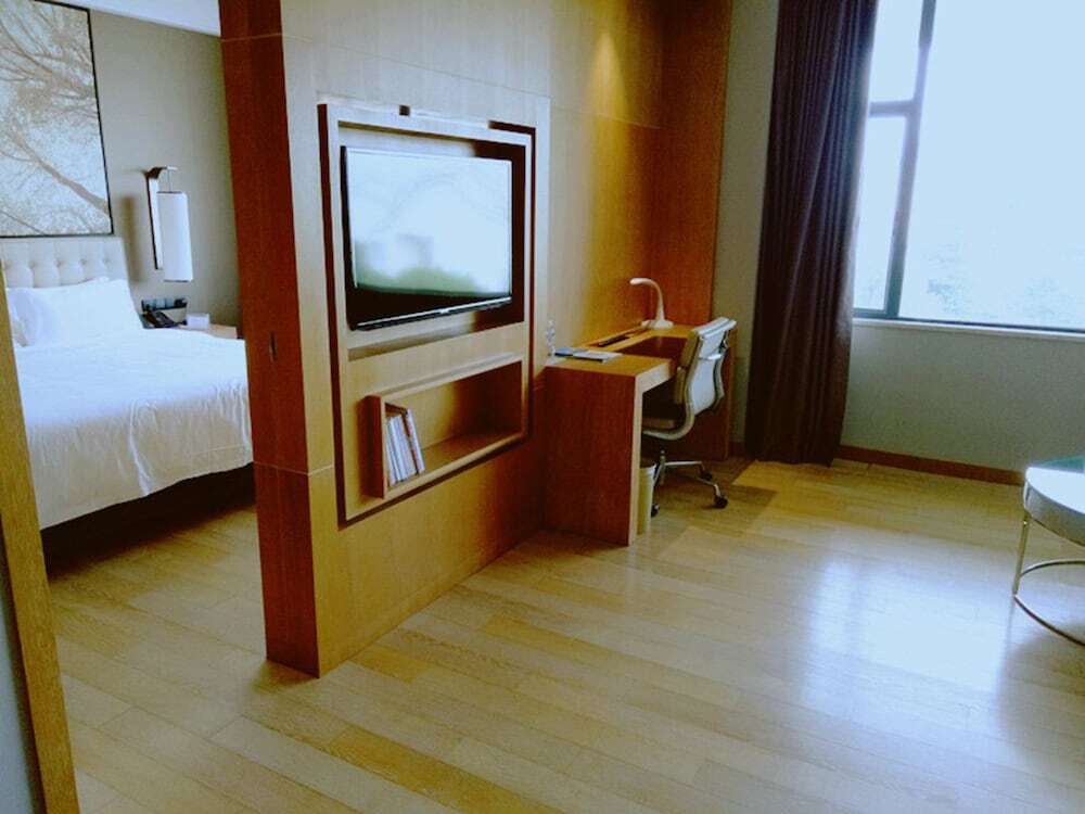 Дунгуань: Silver World Hotels Resorts