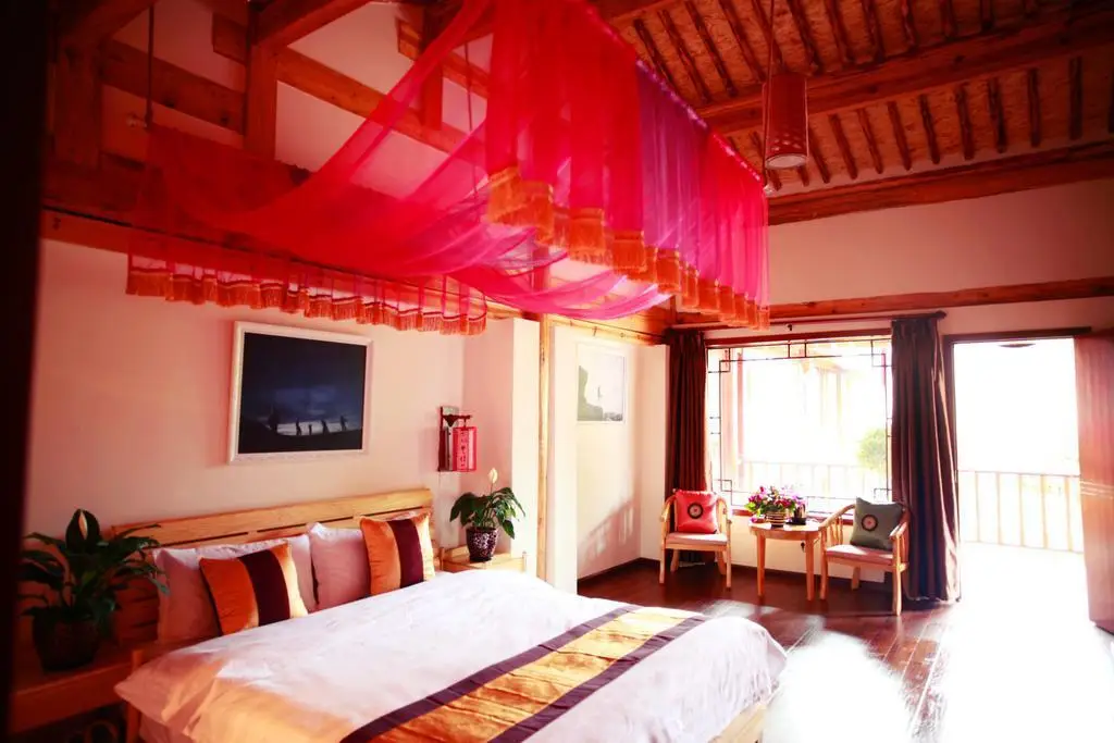 Lijiang Left Bank Holiday Inn — фото 1