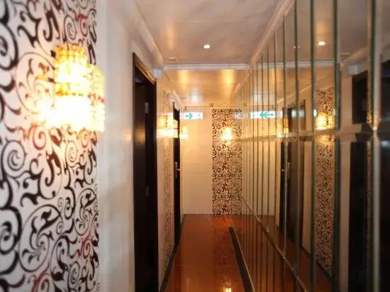 Гонконг: Dragon Inn  Dragon Hotel