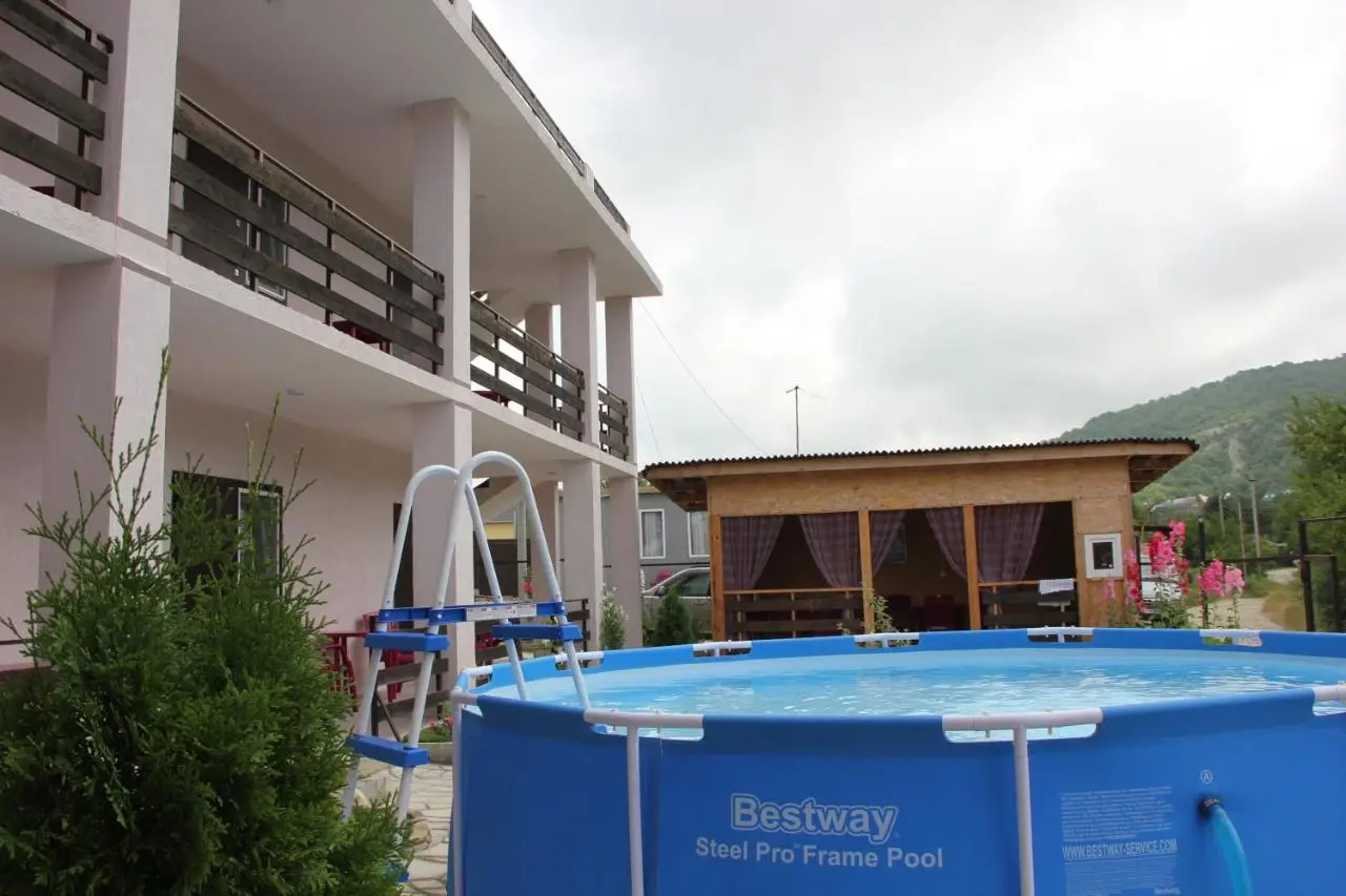 Архипо-Осиповка: Guest house Pchelka