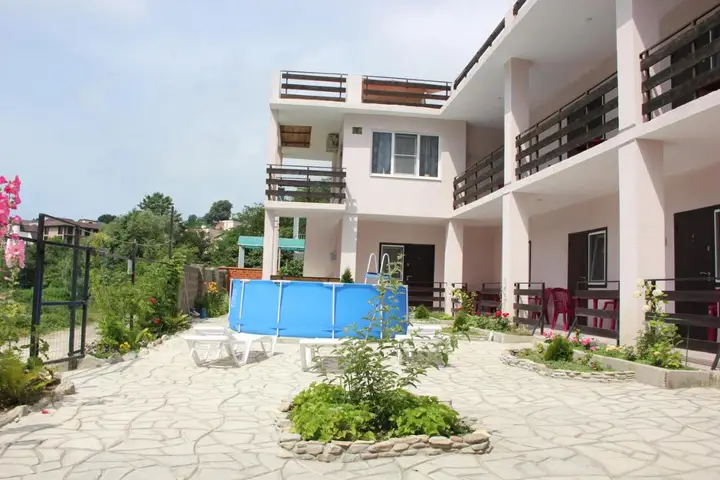 Архипо-Осиповка: Guest house Pchelka