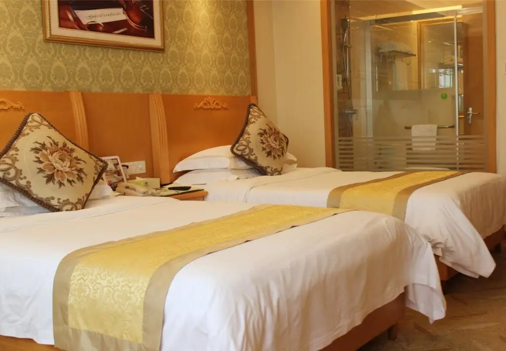 Шэньчжэнь: Vienna Hotel Banxuegang Road