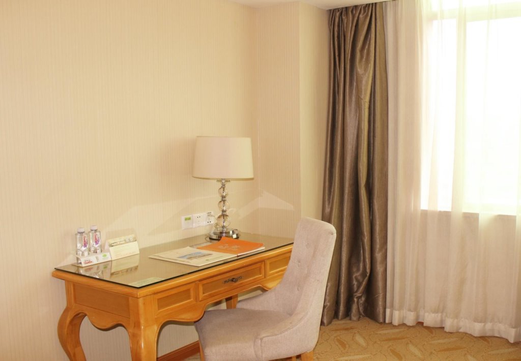 Шэньчжэнь: Vienna Hotel Banxuegang Road