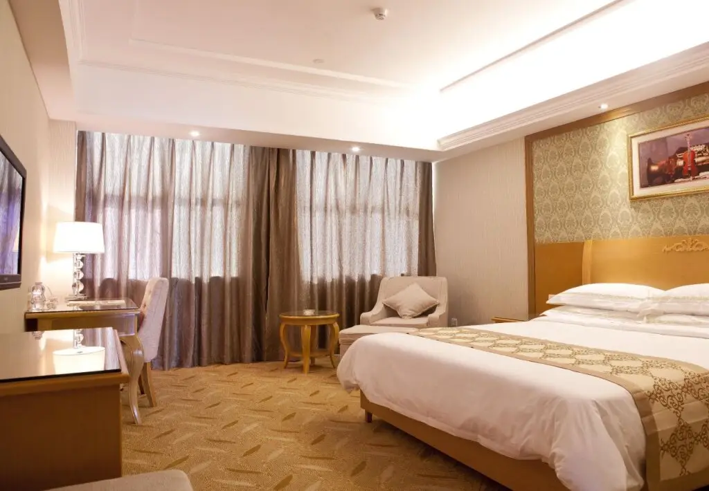 Шэньчжэнь: Vienna Hotel Banxuegang Road