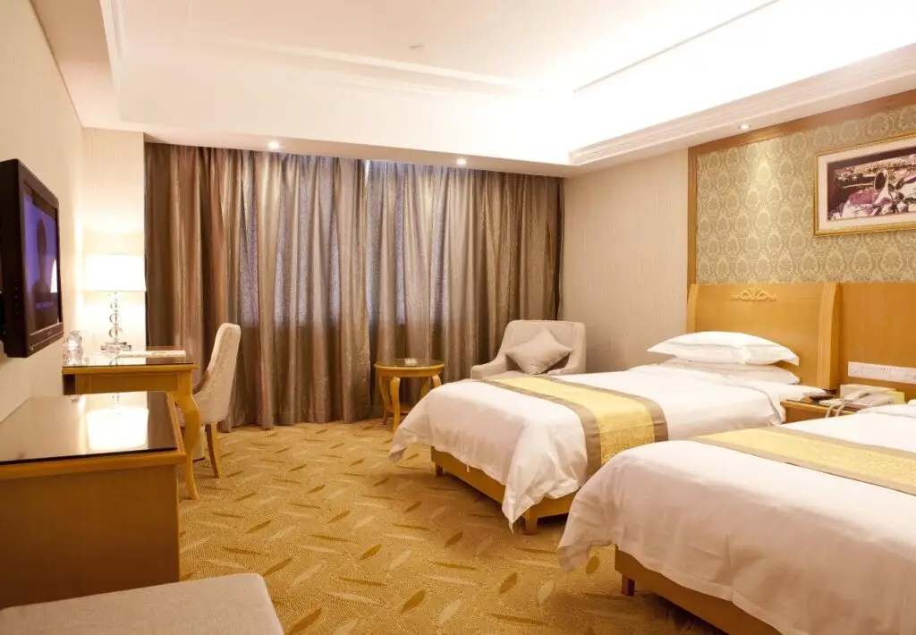 Шэньчжэнь: Vienna Hotel Banxuegang Road