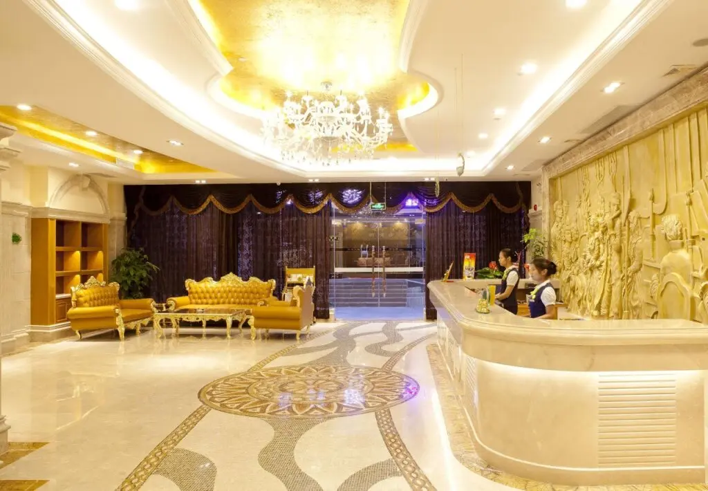 Шэньчжэнь: Vienna Hotel Banxuegang Road