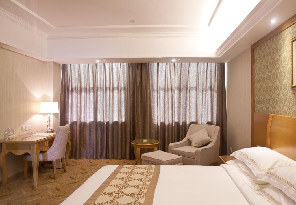 Шэньчжэнь: Vienna Hotel Banxuegang Road