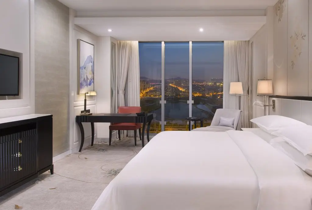Циндао: Sheraton Qingdao Licang Hotel