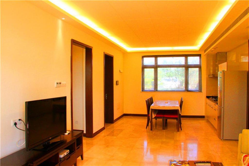 Санья: Sanya Baihua Holiday Garden Apartment