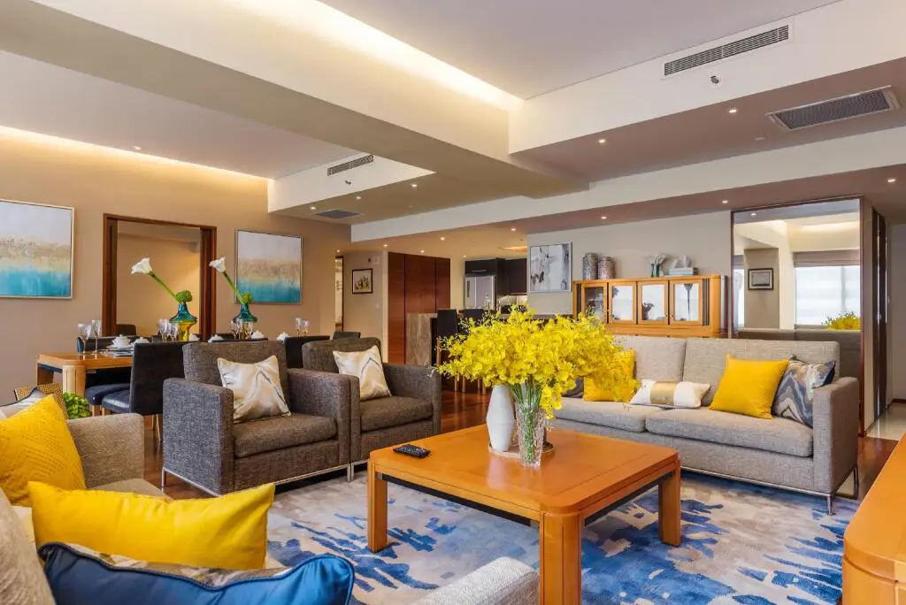 Шанхай: Shanghai Centre Serviced Apartment